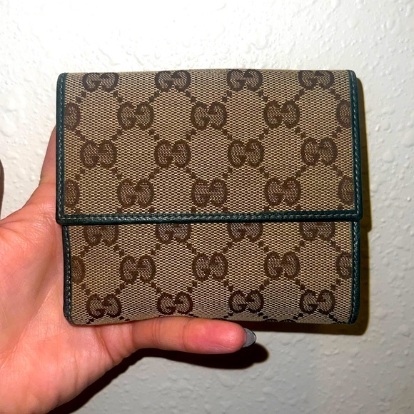 ****Authentic GUCCI Bifold Wallet**** - Picture 4 of 8